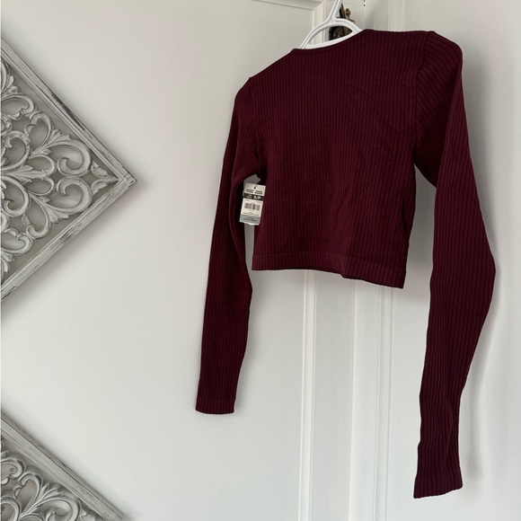 🏷️ NWT Cropped Long Sleeve Top - Picture 3 of 4